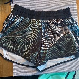 Lululemon Seawheeze Speed short RARE item! Size 10